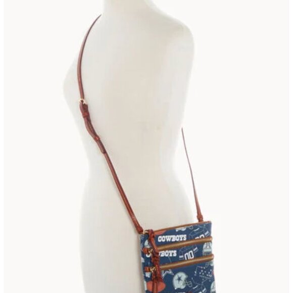 DOONEY & BOURKE DALLAS COWBOYS NFL FOOTBALL TRIPLE ZIP CROSSBODY PURSE - Picture 3 of 5